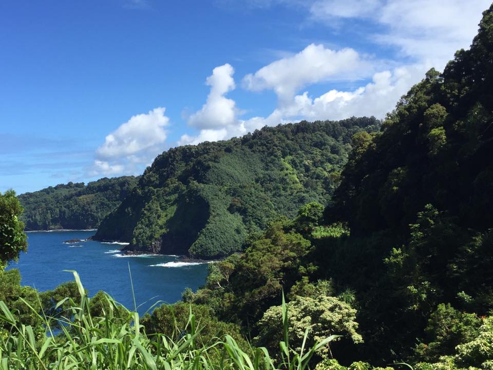 lush green mountains of Hawaii an a blue bay on the road to hana. perfect for hawaii honeymoons