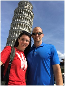 a honeymooning couple in front of the leaning tower of Pisa